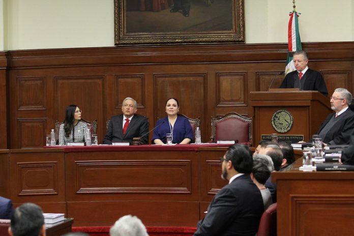 Llega AMLO al informe de Arturo Zaldívar