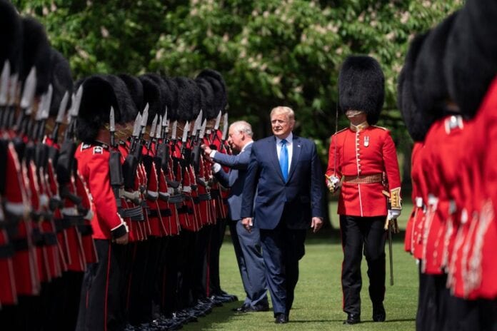 Aprovecha Trump visita a Londres para recaudar fondos de campaña
