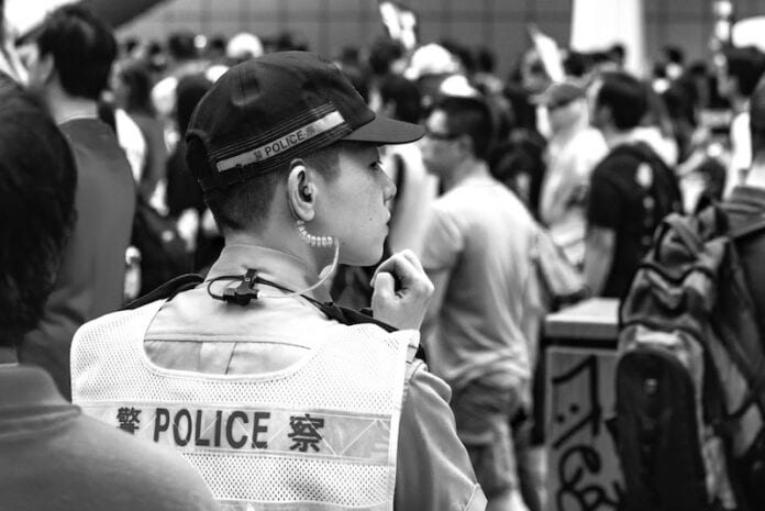 Policía levanta asedio a universidad de Hong Kong