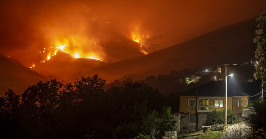 España sigue luchando contra el fuego con más de 3.000 evacuados
