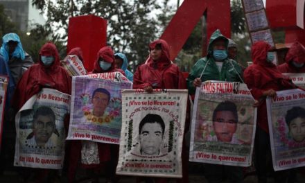 Padres de estudiantes de Ayotzinapa continuarán su búsqueda con vida