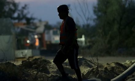 Gobierno de México niega suspensión del rescate de 10 mineros atrapados