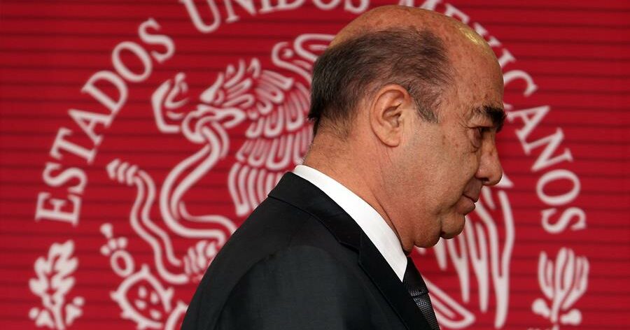 Murillo Karam llega al penal para enfrentar cargos por el caso Ayotzinapa