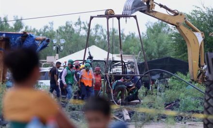 Diez mineros siguen atrapados tras 48 horas del derrumbe en norte de México