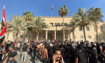Manifestantes asaltan el Palacio Presidencial en Bagdad