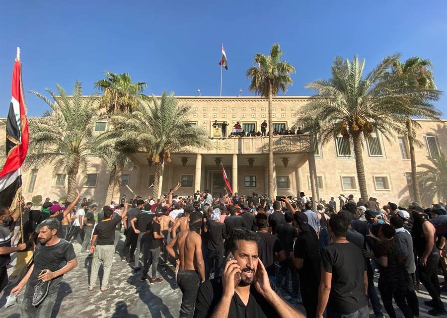Manifestantes asaltan el Palacio Presidencial en Bagdad