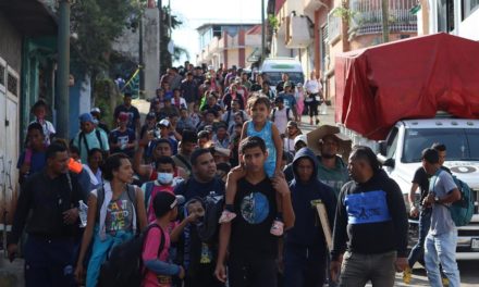 Nueva caravana con unos 400 migrantes parte desde la frontera sur de México
