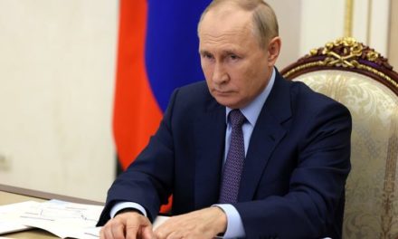 Putin vota en las elecciones regionales de Rusia