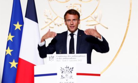 Macron recalca que hay que hablar con Rusia “para preparar la paz”