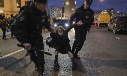Rusia declara extremista al grupo que organizó protestas contra movilización