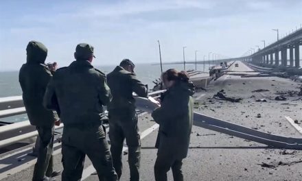 Al menos tres muertos en la explosión en el puente de Crimea, dice Rusia