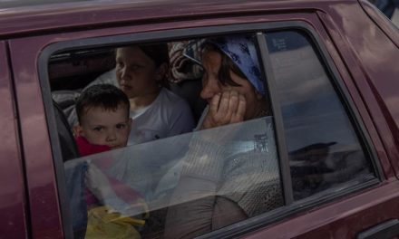 Autoridades ucranianas llaman a no abandonar Jersón