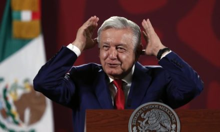 AMLO minimiza la marcha para defender al INE