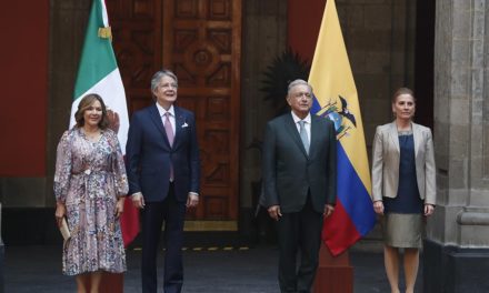 Los presidentes de México y Ecuador buscan cerrar un acuerdo comercial
