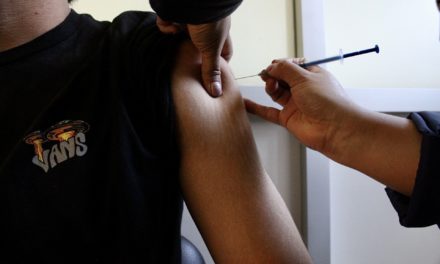 Brigada de vacunación contra influenza en UAQ San Juan del Río