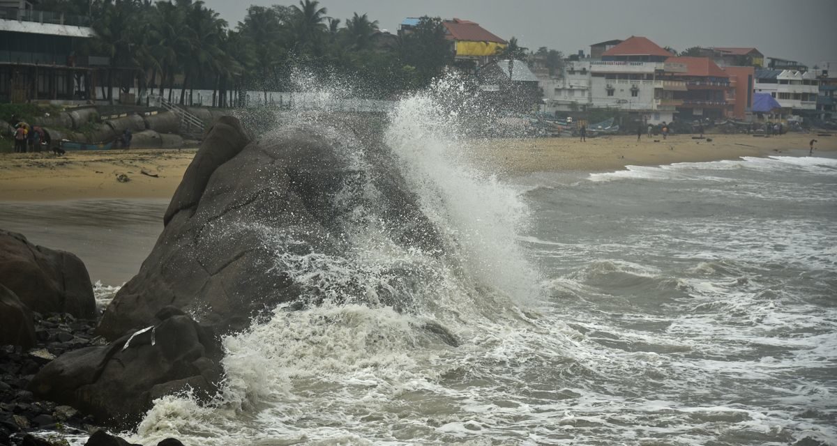 El ciclón Mandous se debilita en la India sin dejar graves daños…