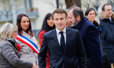 Macron anuncia preservativos gratis para los jóvenes desde 2023