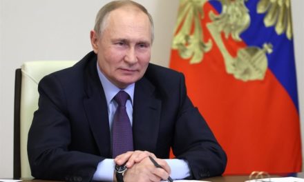 Putin firma la ley que prohíbe la propaganda homosexual