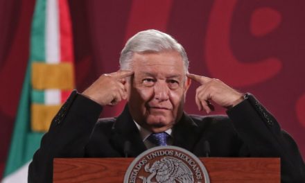López Obrador pide «formar buenos futbolistas» tras salida de Qat…