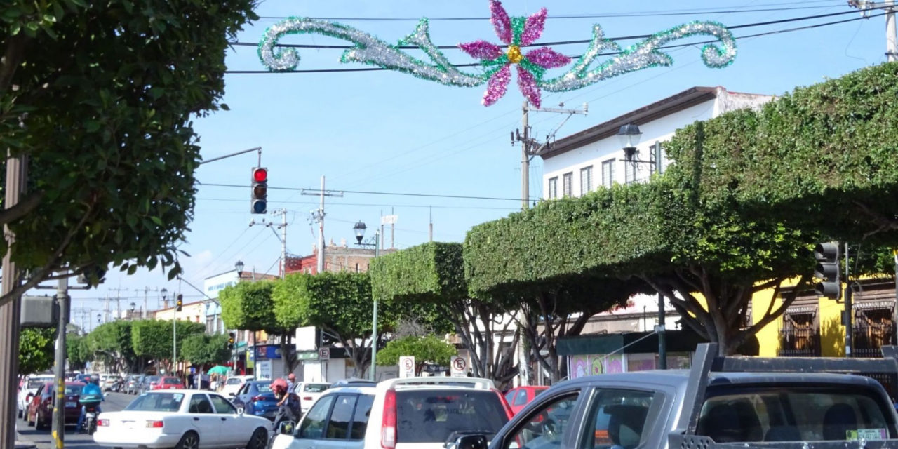 Desfile de carros alegóricos navideños en San Juan del Río