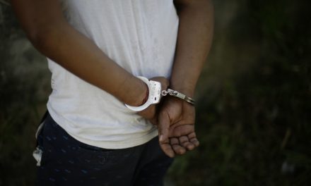 Cinco expolicías detenidos en EEUU por matar de una paliza a un a…
