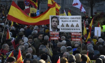 Miles de personas se manifiestan en Madrid contra el Gobierno de…