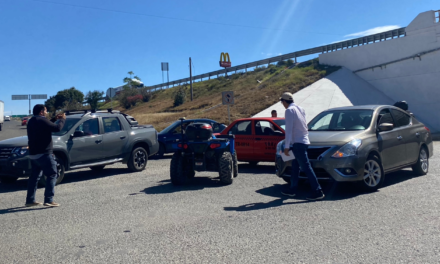 Taxista provoca accidente en lateral de la México Querétaro y Bou…