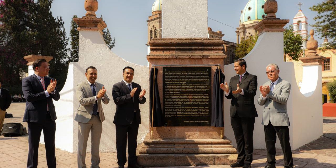 Devela Luis Nava placa alusiva a los 270 años de la fundación de…