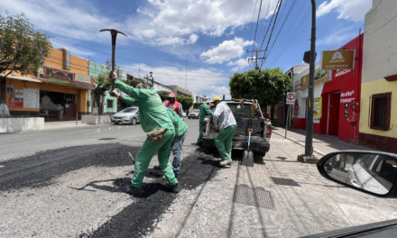 Municipio de San Juan del Río realiza bacheo superficial en aveni…