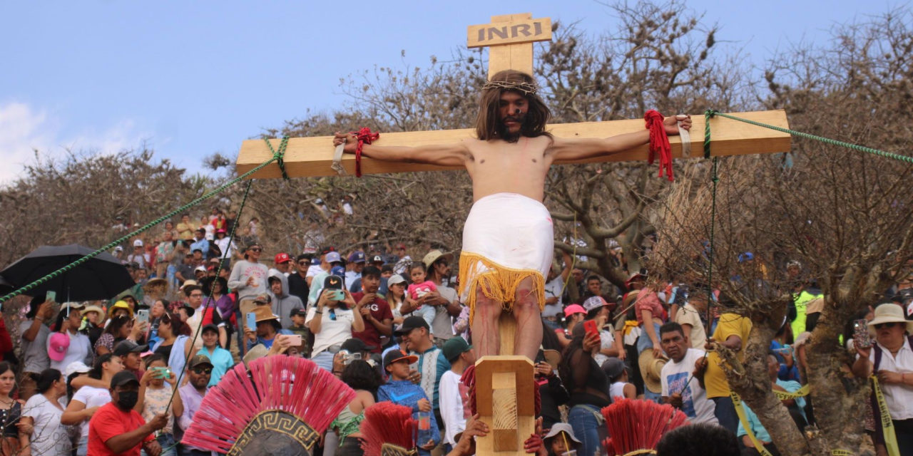 Representan Pasión y Muerte de Jesús en La Valla, San Juan del Rí…
