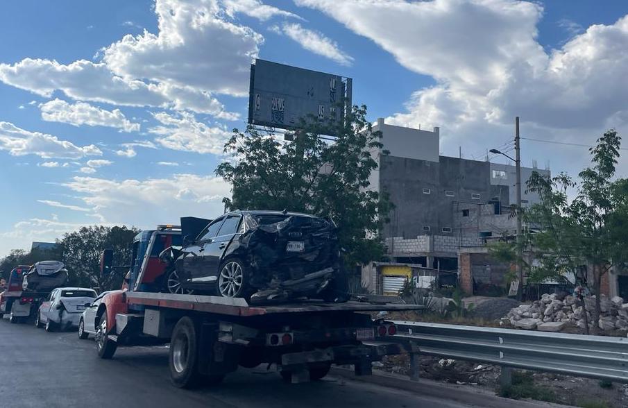 Accidente múltiple de dos tráileres y tres vehículos en la México…
