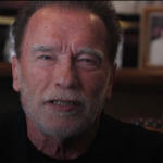Arnold Schwarzenegger se disculpa por manosear a mujeres