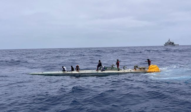 Interceptan submarino con 3.5 toneladas de cocaína sobre costas d…