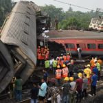 Colisión masiva de trenes en India deja un…