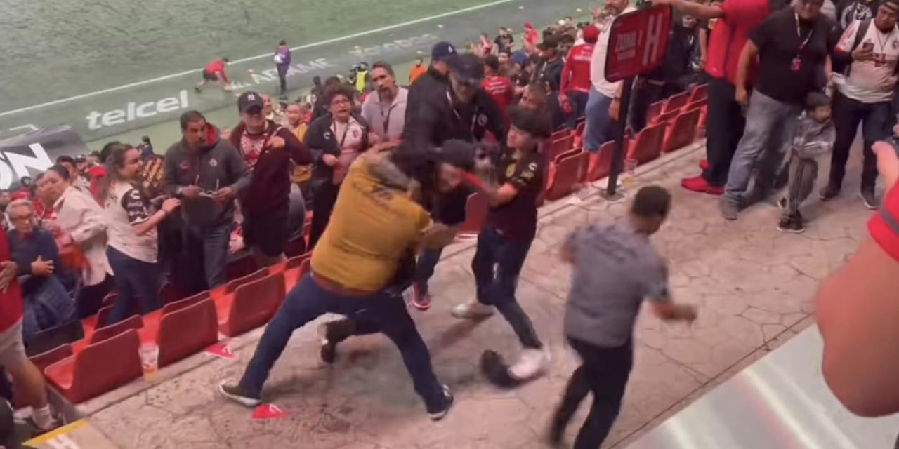 Aficionados protagonizan pelea en el Xolos vs Pumas