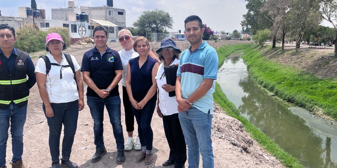 Investigan coloración rojiza en el dren del arenal, en Querétaro