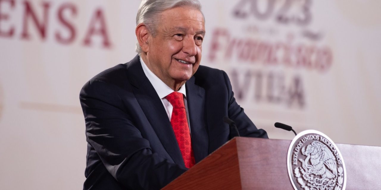 Peso mexicano alcanza máximo histórico, celebra López Obrador