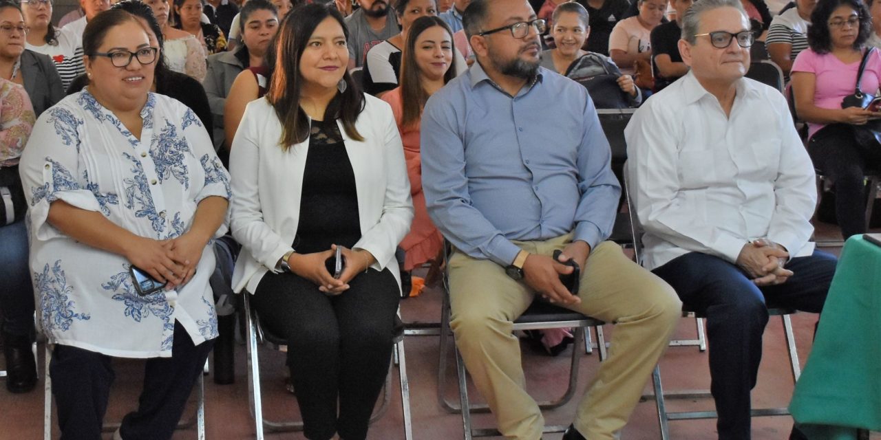 Capacitan a docentes sobre el nuevo modelo educativo en Querétaro