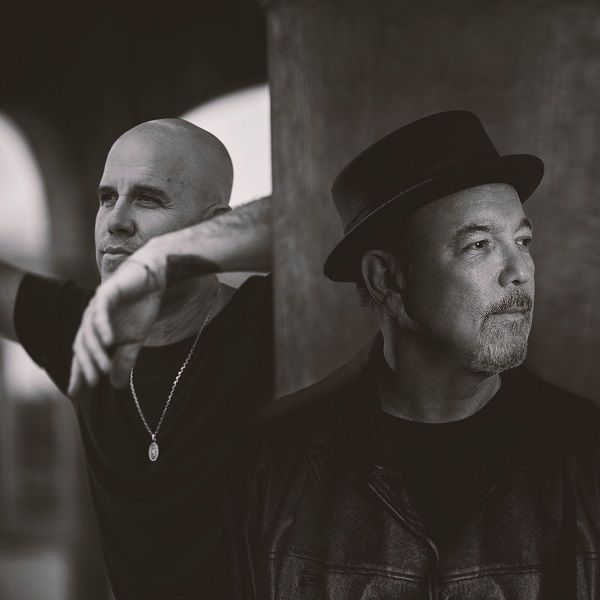 Gian Marco y Rubén Blades fusionan voces y estilos en «Aún me sig…