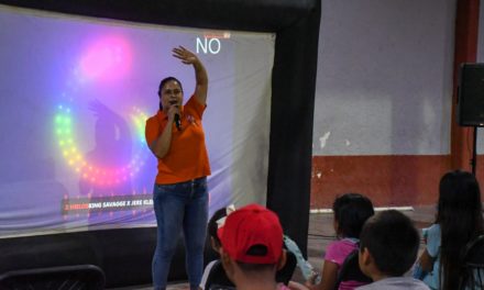 Presentan ‘noche de cine’ a jóvenes en Jalpan de Serra