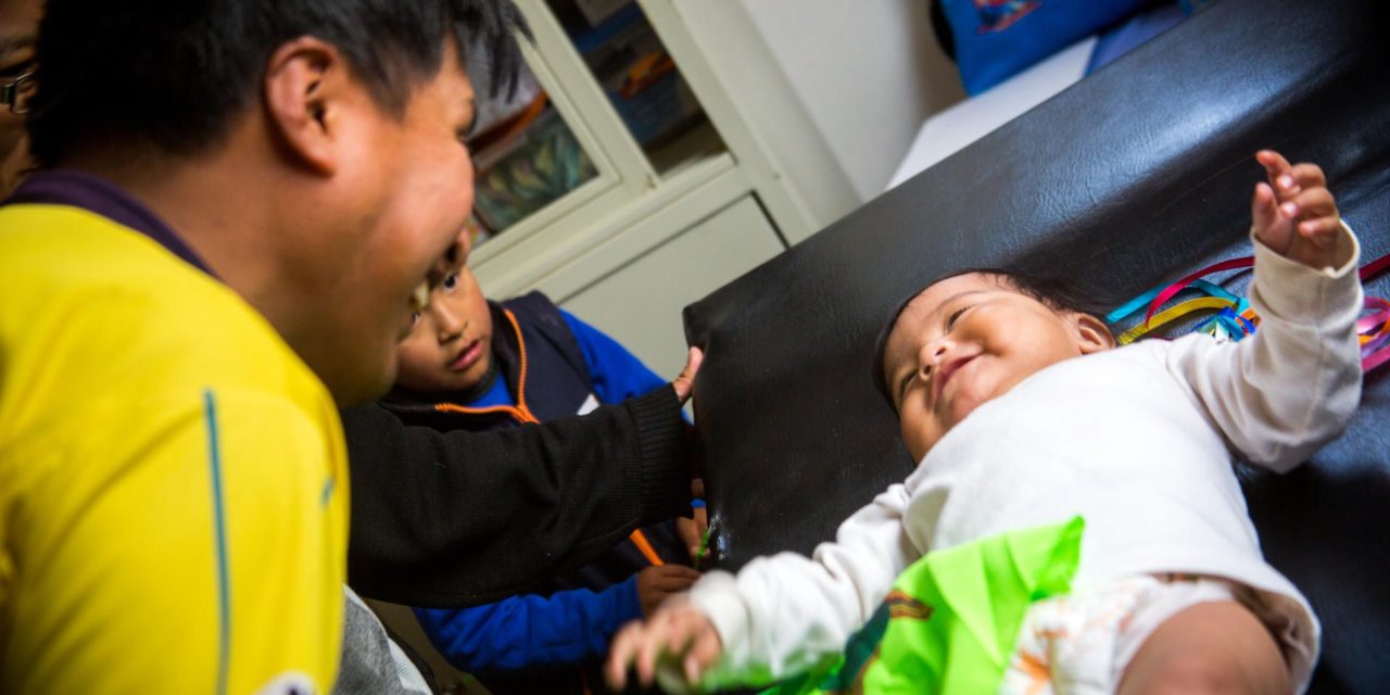 Un pequeño gesto cotidiano puede evitar la muerte de bebés en Lat…