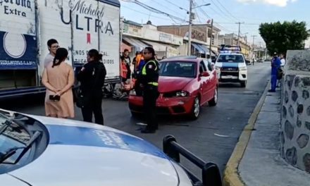Accidente de motociclista en San Juan del Río deja dos lesionados