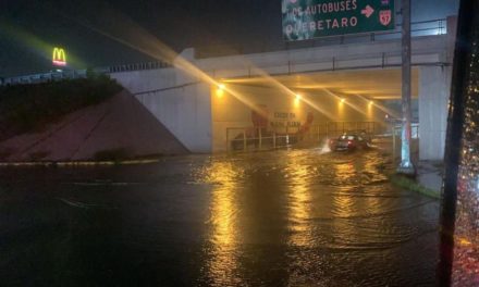Encharcamientos y vehículos varados por lluvias en San Juan del R…
