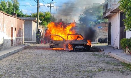 Se incendia vehículo en Rancho Banthí, al oriente de San Juan del…