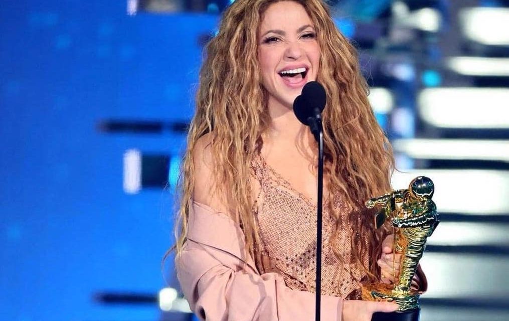 Shakira hace historia en los Latin Grammys