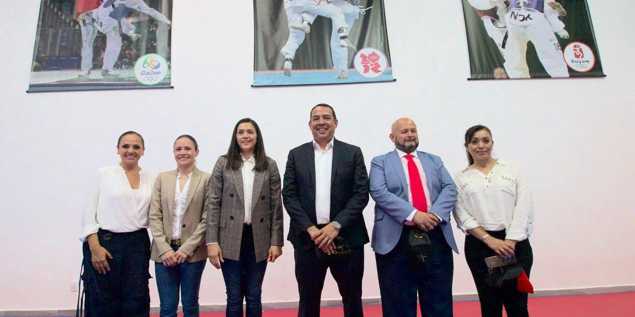 Alcalde da bienvenida a nueva escuela de taekwondo en San Juan de…