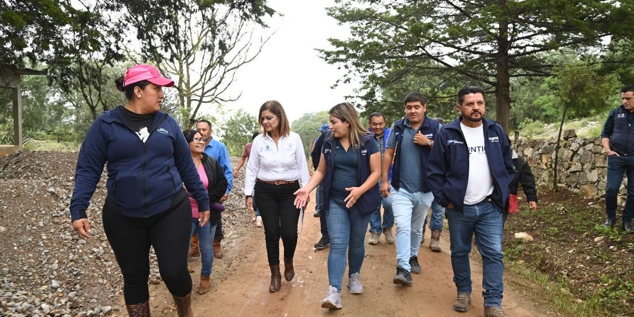 Titular de la CEI supervisa avance de obra de pavimentación en El…