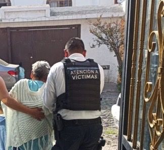 Auxilian a adulta mayor desorientada en Querétaro