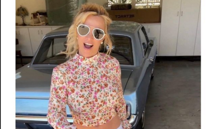 Britney Spears ha logrado vender más de un millón de copias de su…