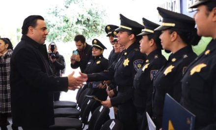Presentan a nueva generación de policías en Querétaro